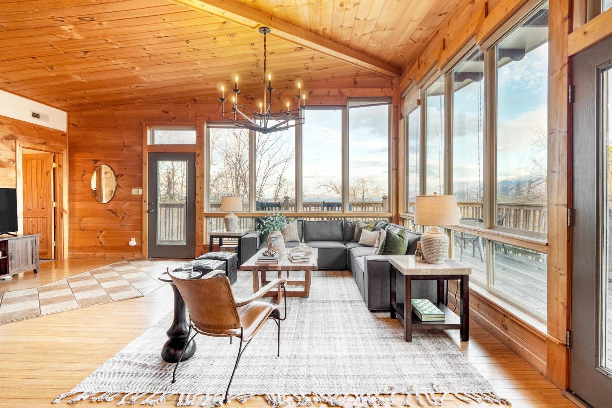 Chestnut By Avantstay Mountain Cabin W Treetop Views Hot Tub Game Room Гетлинбург Екстериор снимка