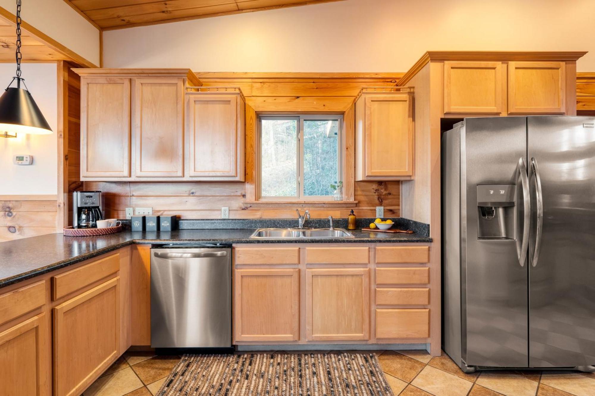 Chestnut By Avantstay Mountain Cabin W Treetop Views Hot Tub Game Room Гетлинбург Екстериор снимка