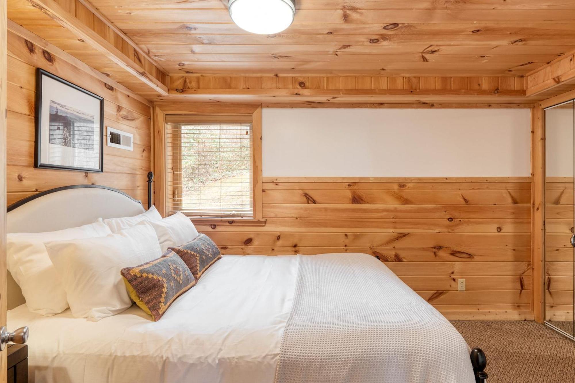 Chestnut By Avantstay Mountain Cabin W Treetop Views Hot Tub Game Room Гетлинбург Екстериор снимка